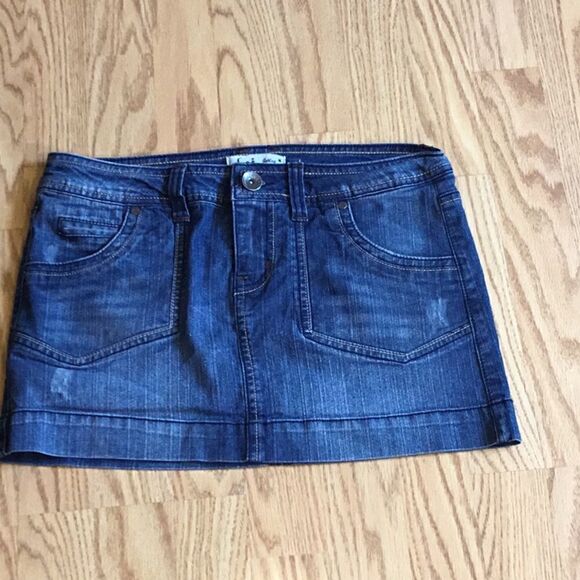 LEI distressed mini denim skirt in size 5 JR - Picture 1 of 9